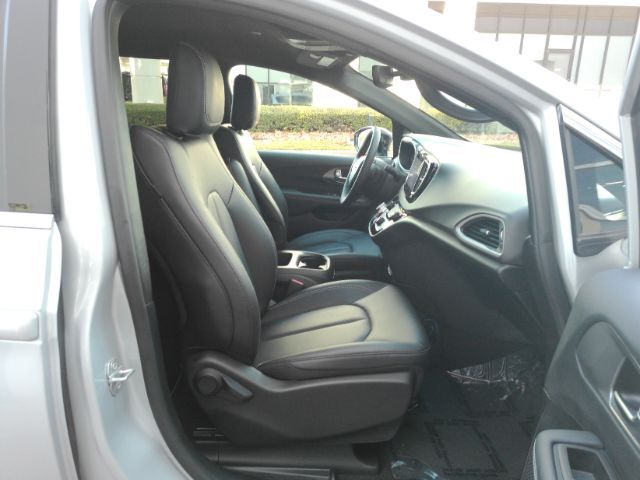 2026 Chrysler Pacifica Select Plano TX