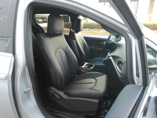 2026 Chrysler Pacifica Select Plano TX