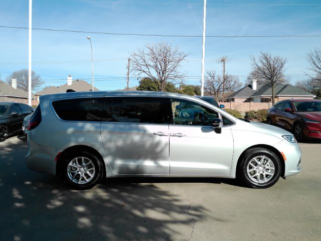 2026 Chrysler Pacifica Select Plano TX