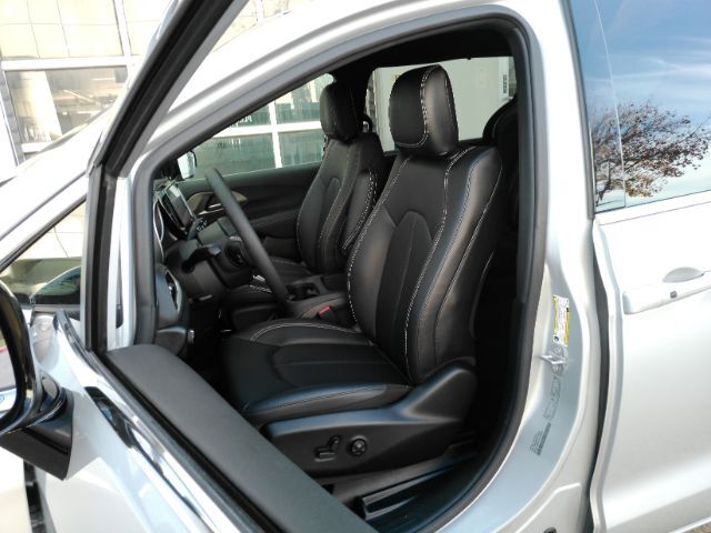 2026 Chrysler Pacifica Select Plano TX