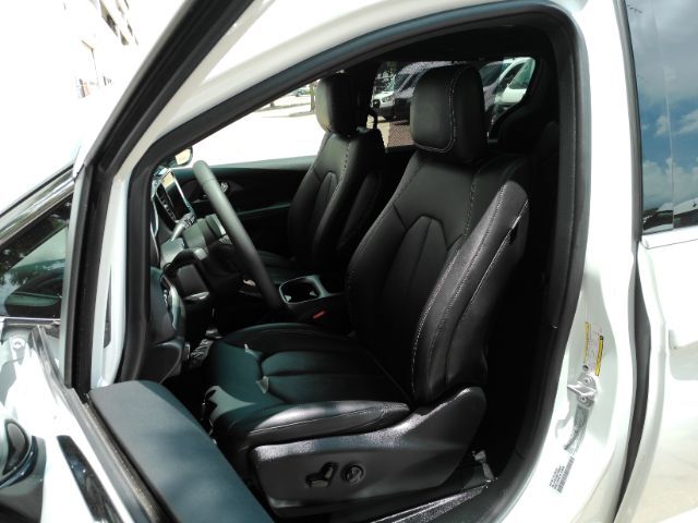 2026 Chrysler Pacifica Select Plano TX