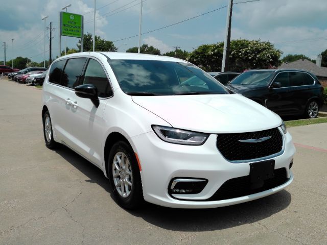 2026 Chrysler Pacifica Select Plano TX