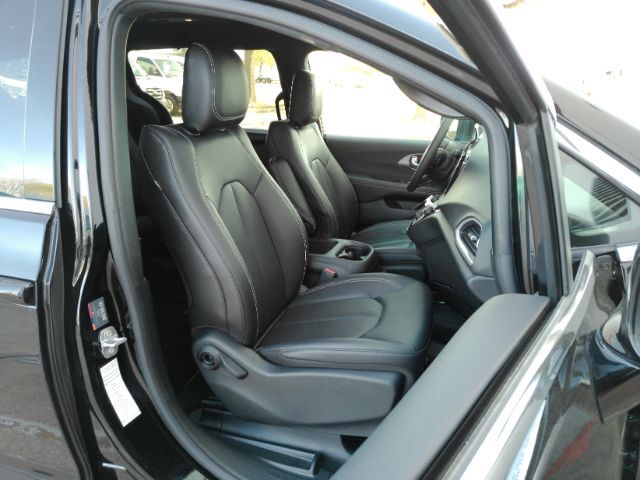 2026 Chrysler Pacifica Select Plano TX