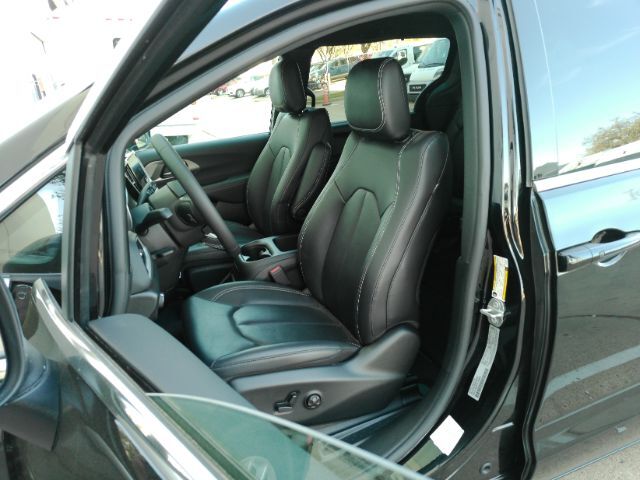 2026 Chrysler Pacifica Select Plano TX