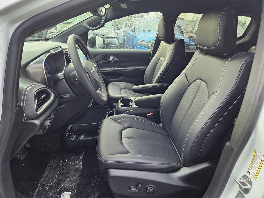 2026 Chrysler Pacifica Select Gresham OR