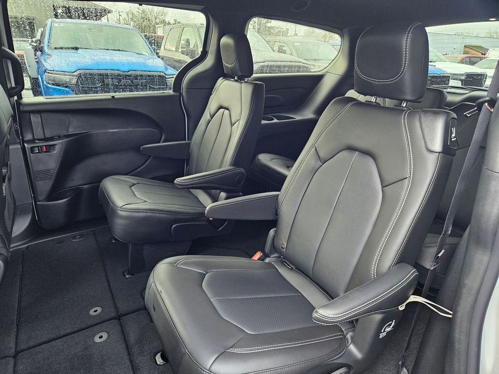 2026 Chrysler Pacifica Select Gresham OR