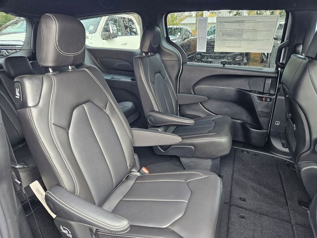 2026 Chrysler Pacifica Select Gresham OR