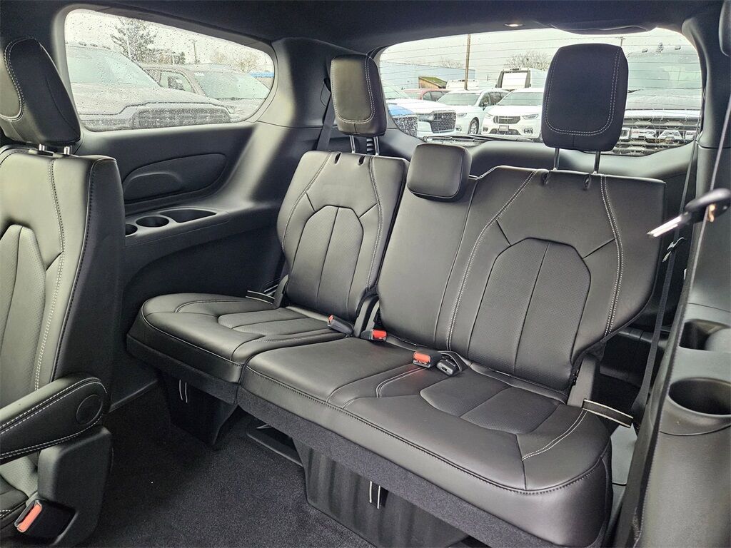 2026 Chrysler Pacifica Select Gresham OR