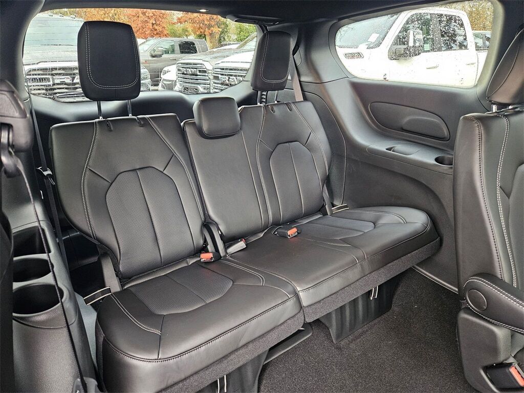 2026 Chrysler Pacifica Select Gresham OR