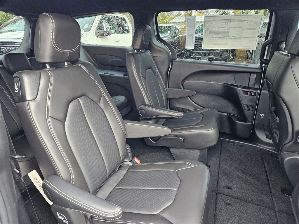 2026 Chrysler Pacifica Select Gresham OR