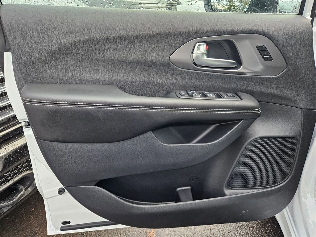 2026 Chrysler Pacifica Select Gresham OR