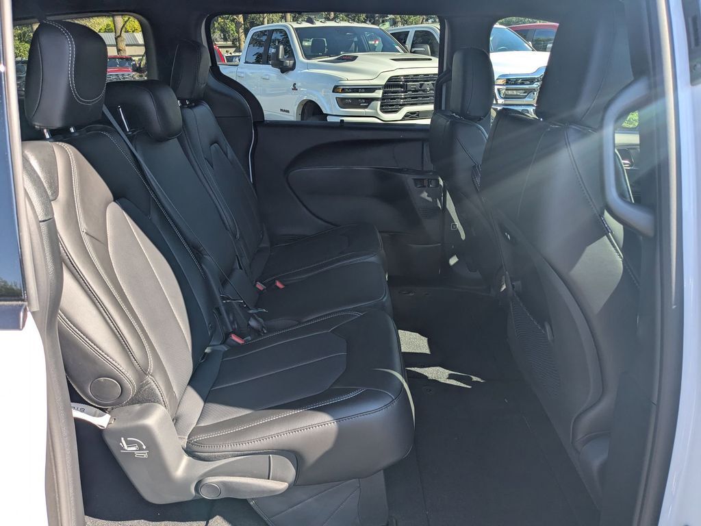 2026 Chrysler Pacifica Select Gresham OR