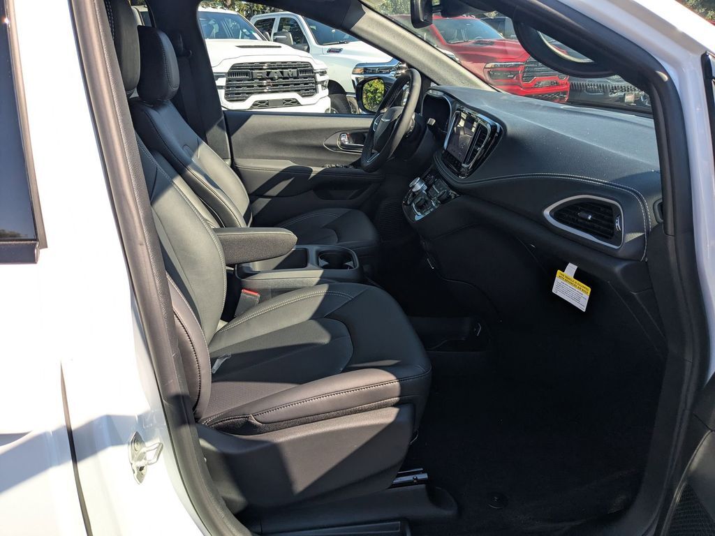 2026 Chrysler Pacifica Select Gresham OR