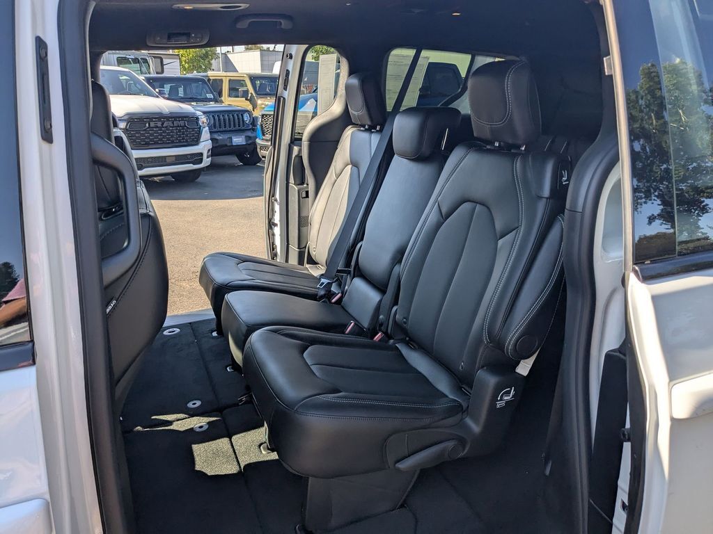 2026 Chrysler Pacifica Select Gresham OR