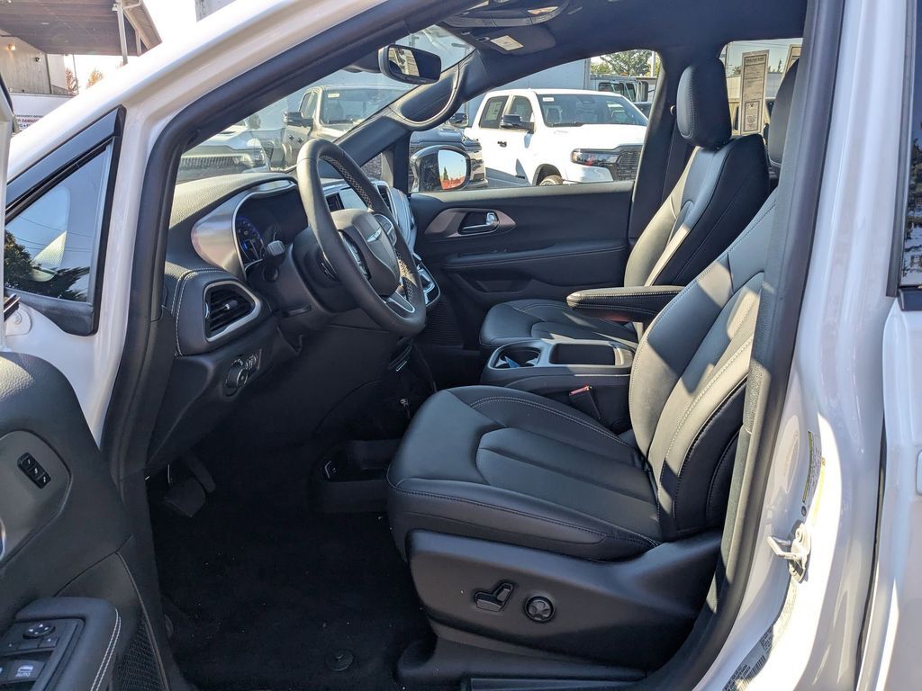 2026 Chrysler Pacifica Select Gresham OR