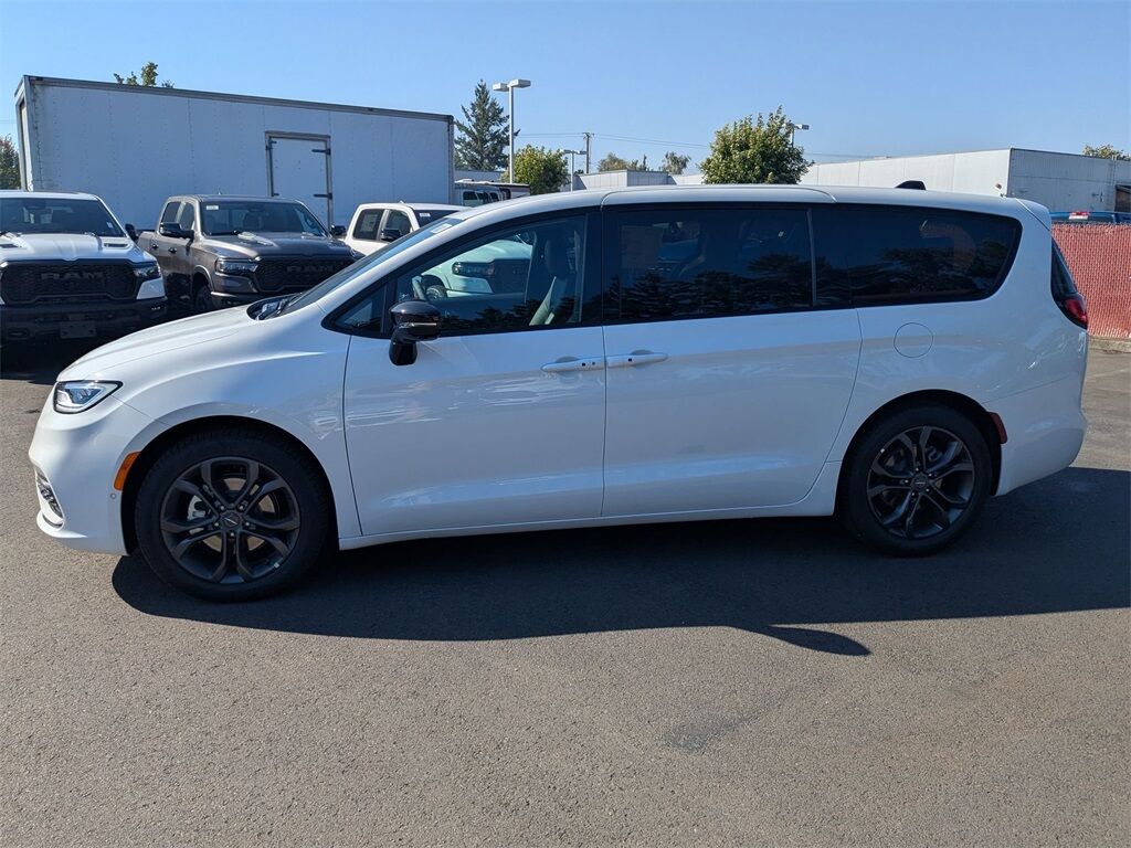 2026 Chrysler Pacifica Select Gresham OR
