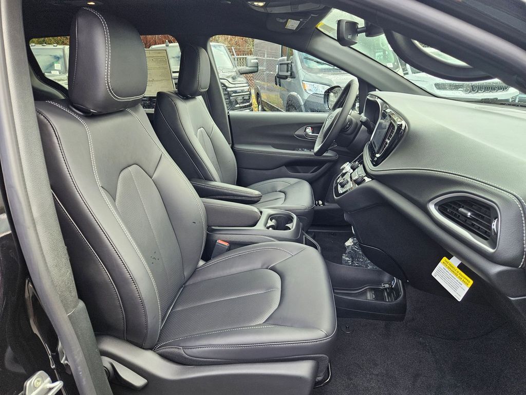 2026 Chrysler Pacifica Select Gresham OR