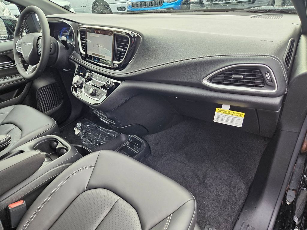 2026 Chrysler Pacifica Select Gresham OR