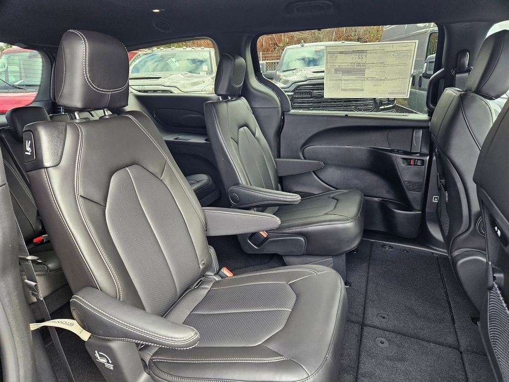 2026 Chrysler Pacifica Select Gresham OR