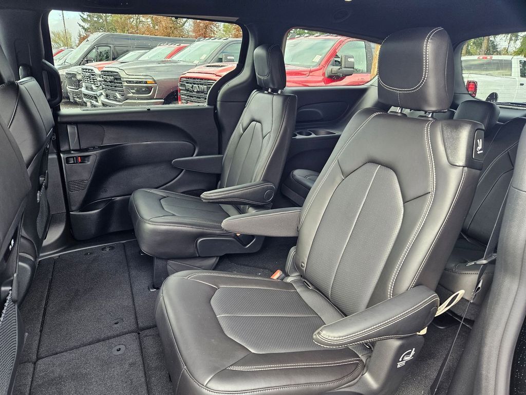 2026 Chrysler Pacifica Select Gresham OR