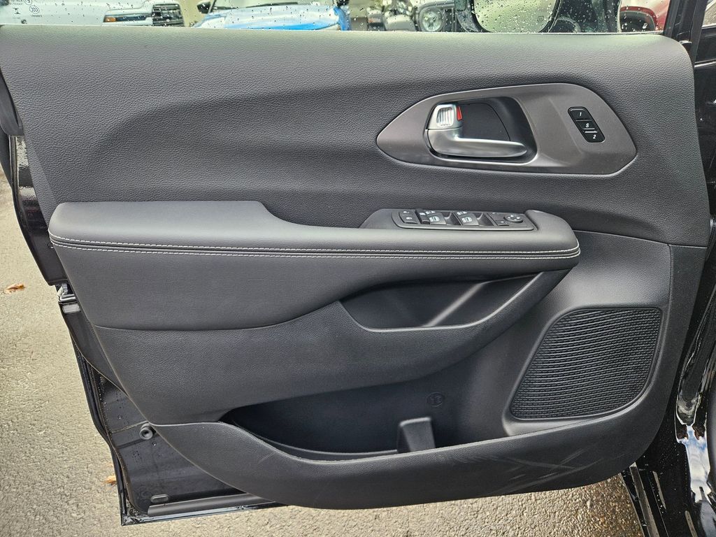 2026 Chrysler Pacifica Select Gresham OR