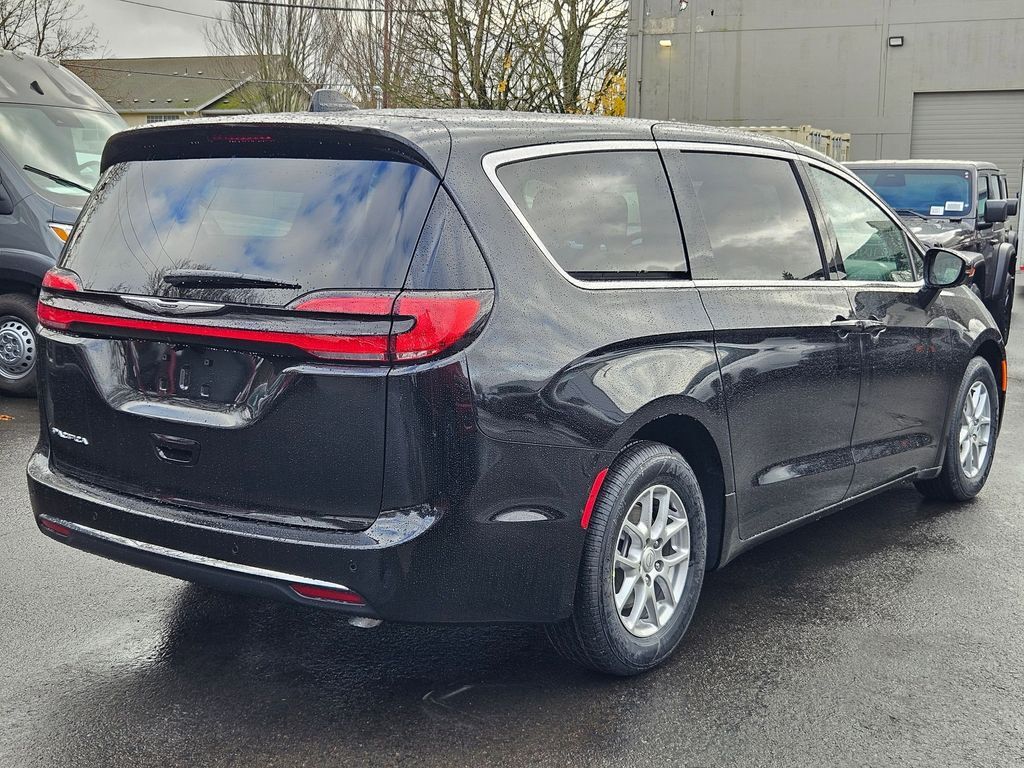 2026 Chrysler Pacifica Select Gresham OR