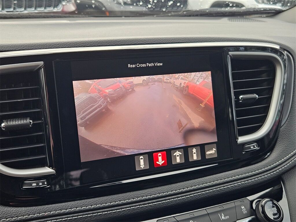 2026 Chrysler Pacifica Select Gresham OR