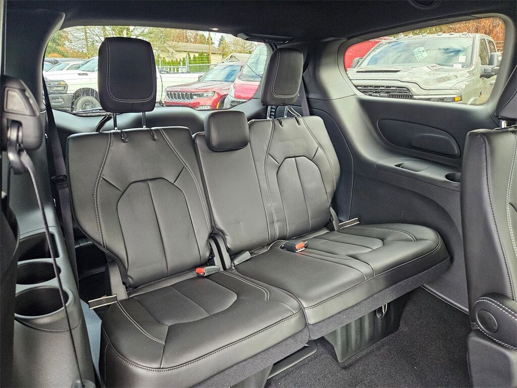 2026 Chrysler Pacifica Select Gresham OR