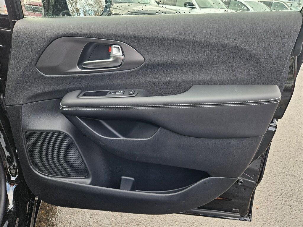 2026 Chrysler Pacifica Select Gresham OR