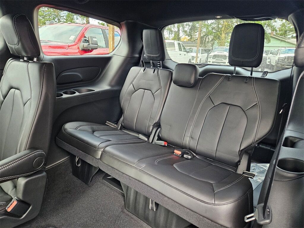 2026 Chrysler Pacifica Select Gresham OR