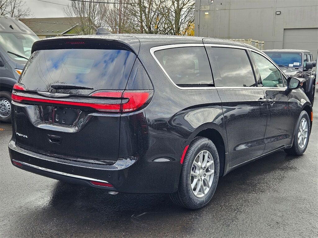 2026 Chrysler Pacifica Select Gresham OR