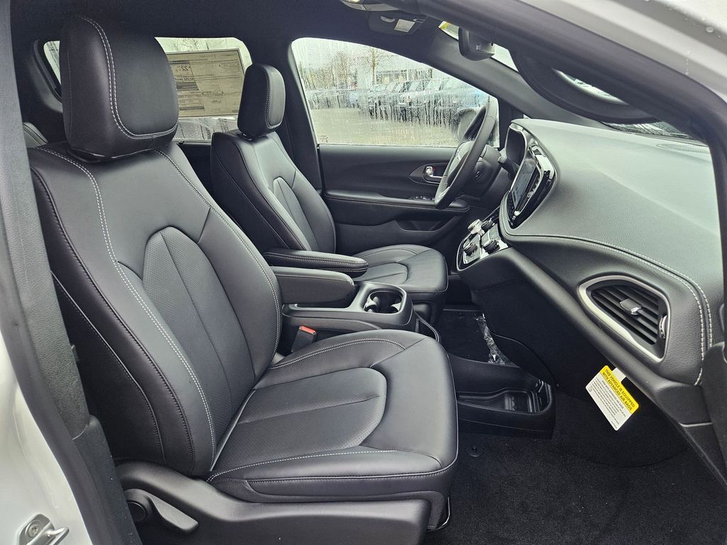 2026 Chrysler Pacifica Select Gresham OR