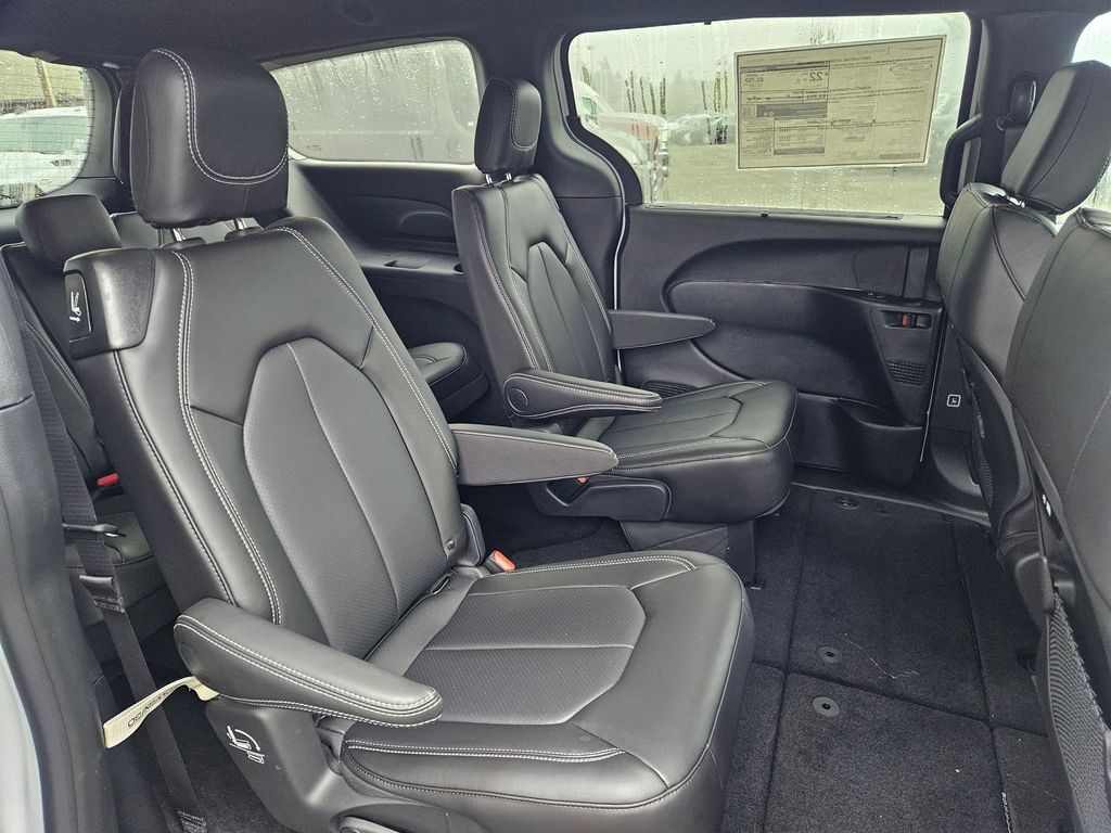 2026 Chrysler Pacifica Select Gresham OR