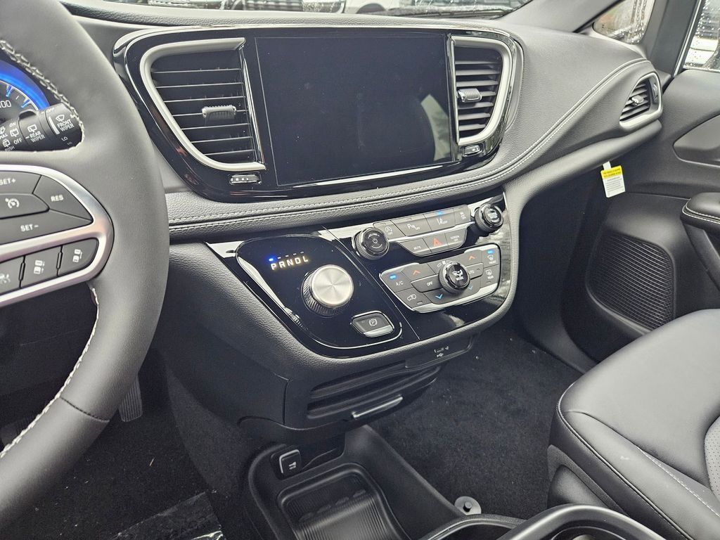 2026 Chrysler Pacifica Select Gresham OR