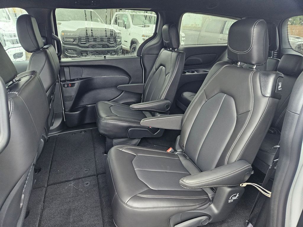 2026 Chrysler Pacifica Select Gresham OR