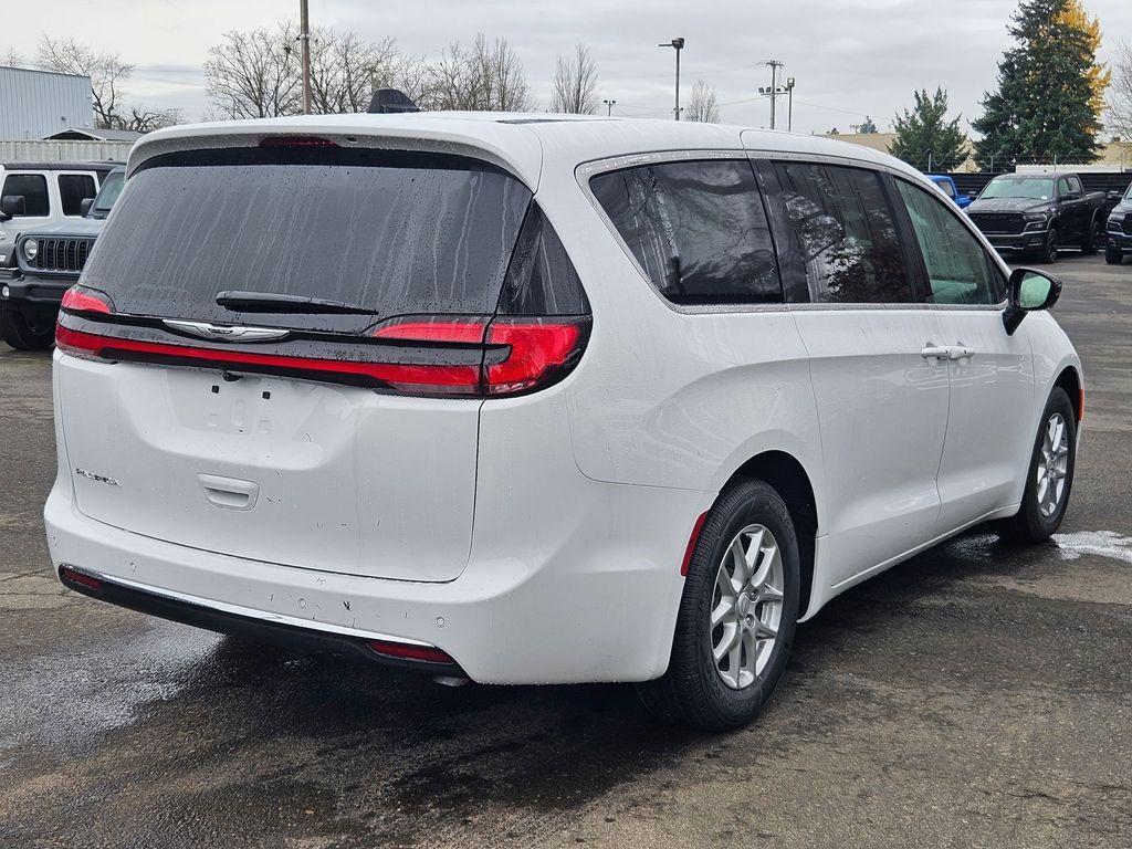 2026 Chrysler Pacifica Select Gresham OR
