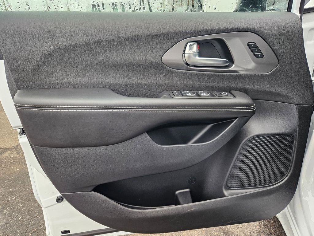 2026 Chrysler Pacifica Select Gresham OR