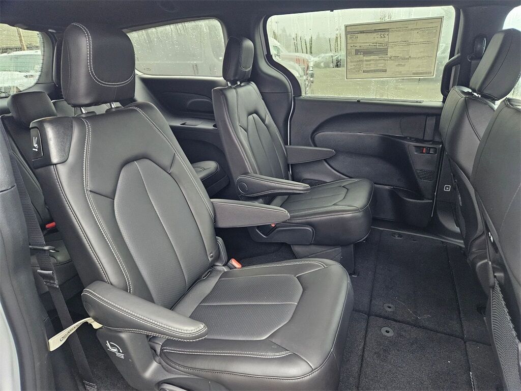 2026 Chrysler Pacifica Select Gresham OR