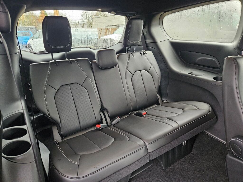 2026 Chrysler Pacifica Select Gresham OR