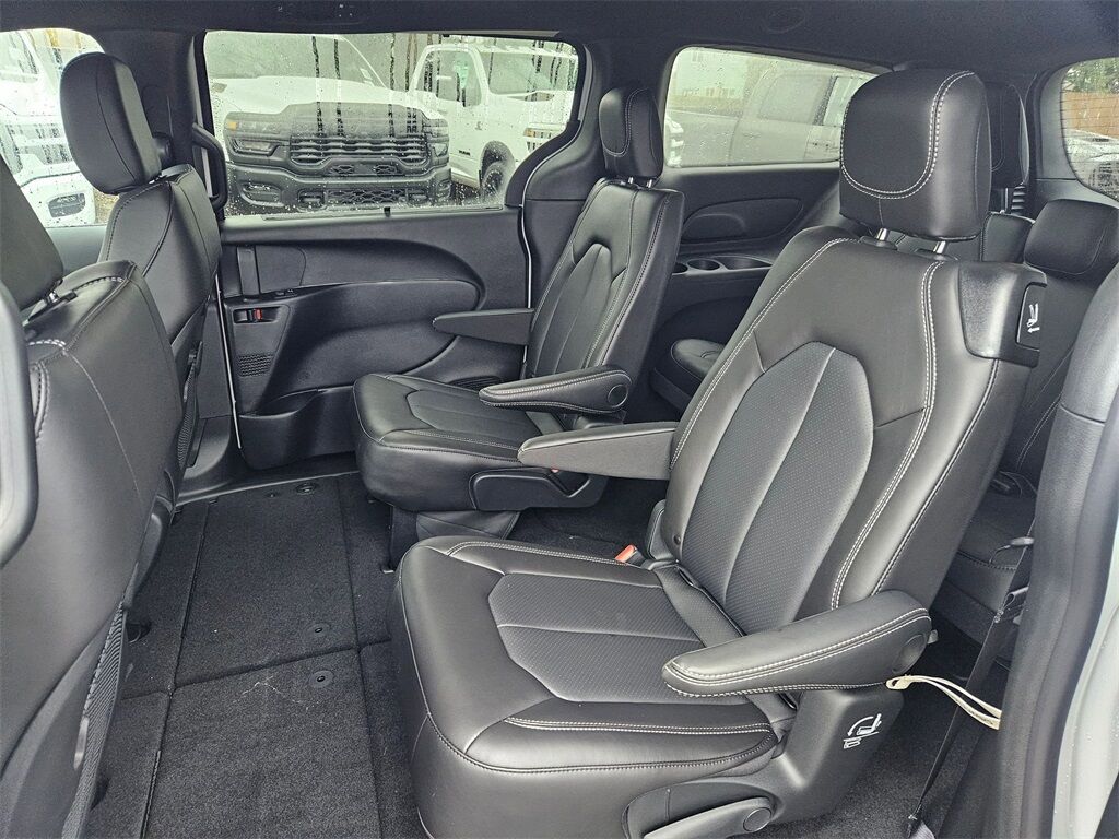 2026 Chrysler Pacifica Select Gresham OR