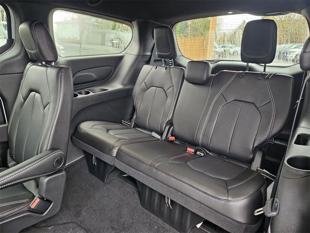 2026 Chrysler Pacifica Select Gresham OR