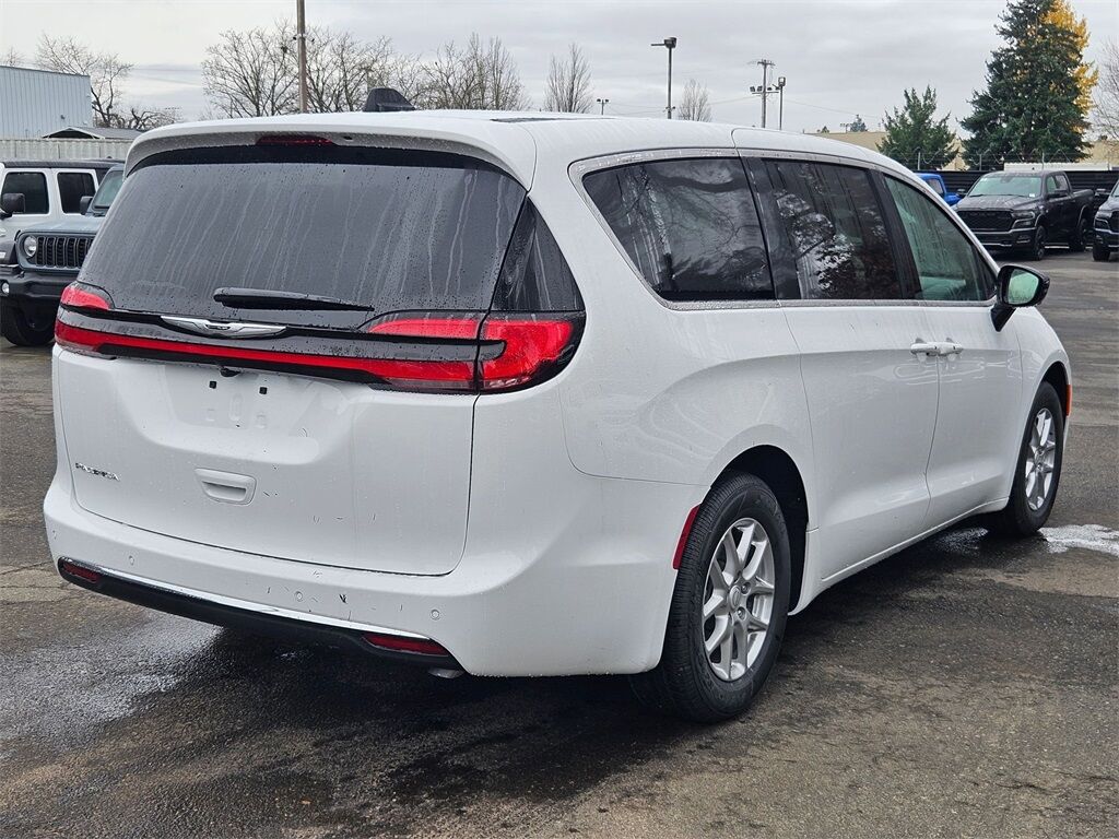 2026 Chrysler Pacifica Select Gresham OR
