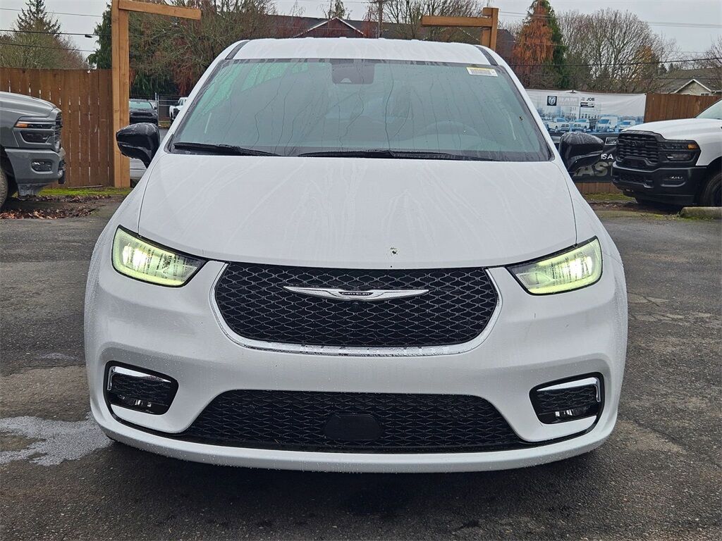 2026 Chrysler Pacifica Select Gresham OR