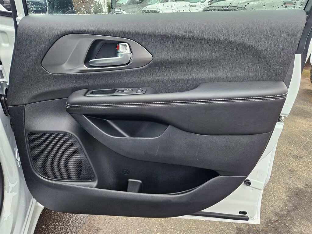 2026 Chrysler Pacifica Select Gresham OR