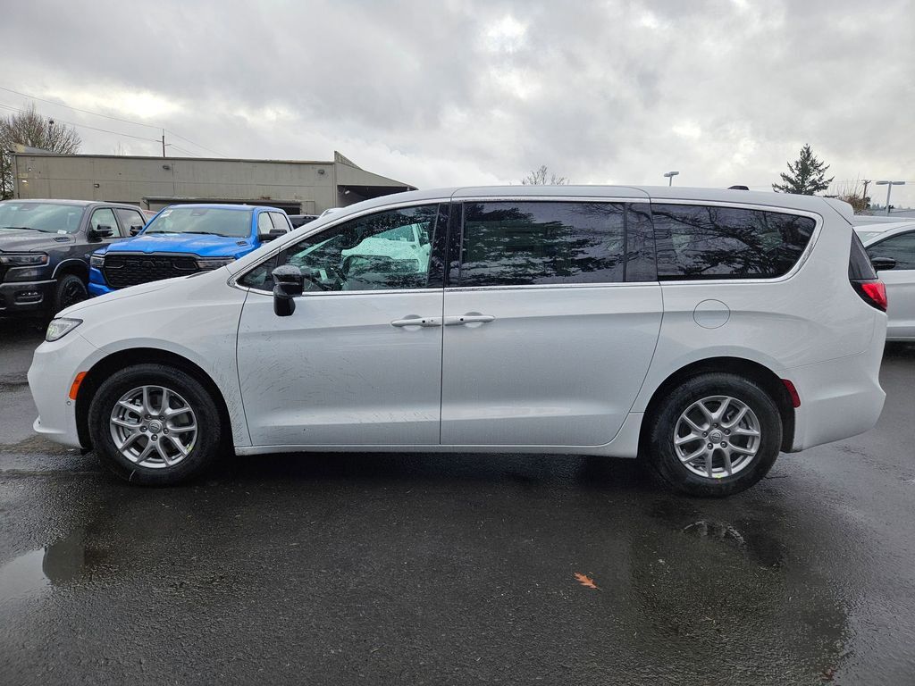 2026 Chrysler Pacifica Select Gresham OR