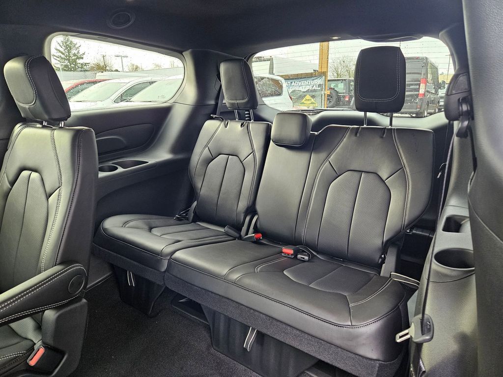 2026 Chrysler Pacifica Select Gresham OR