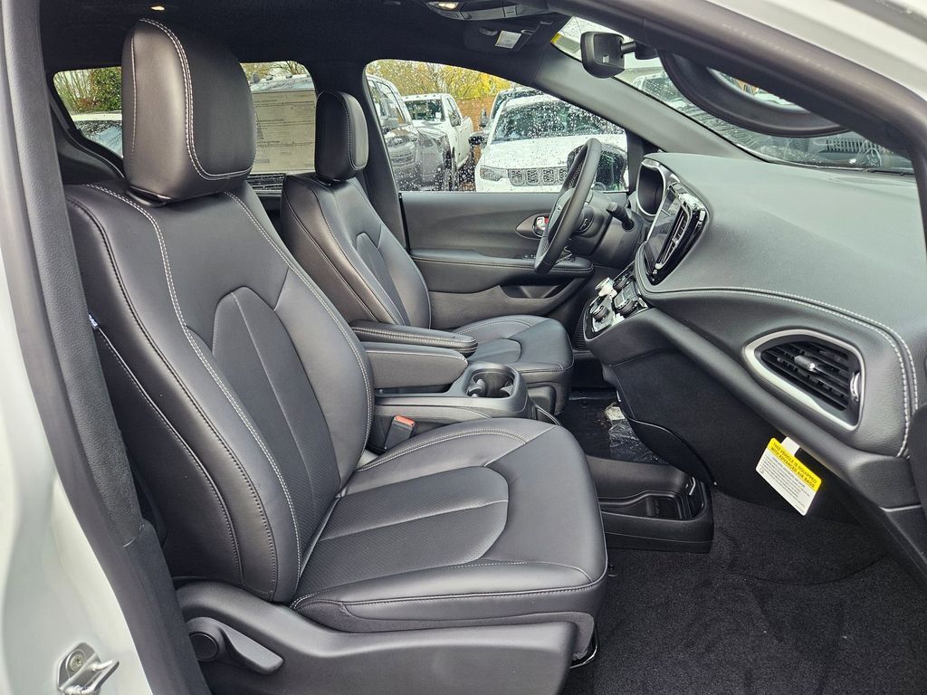 2026 Chrysler Pacifica Select Gresham OR