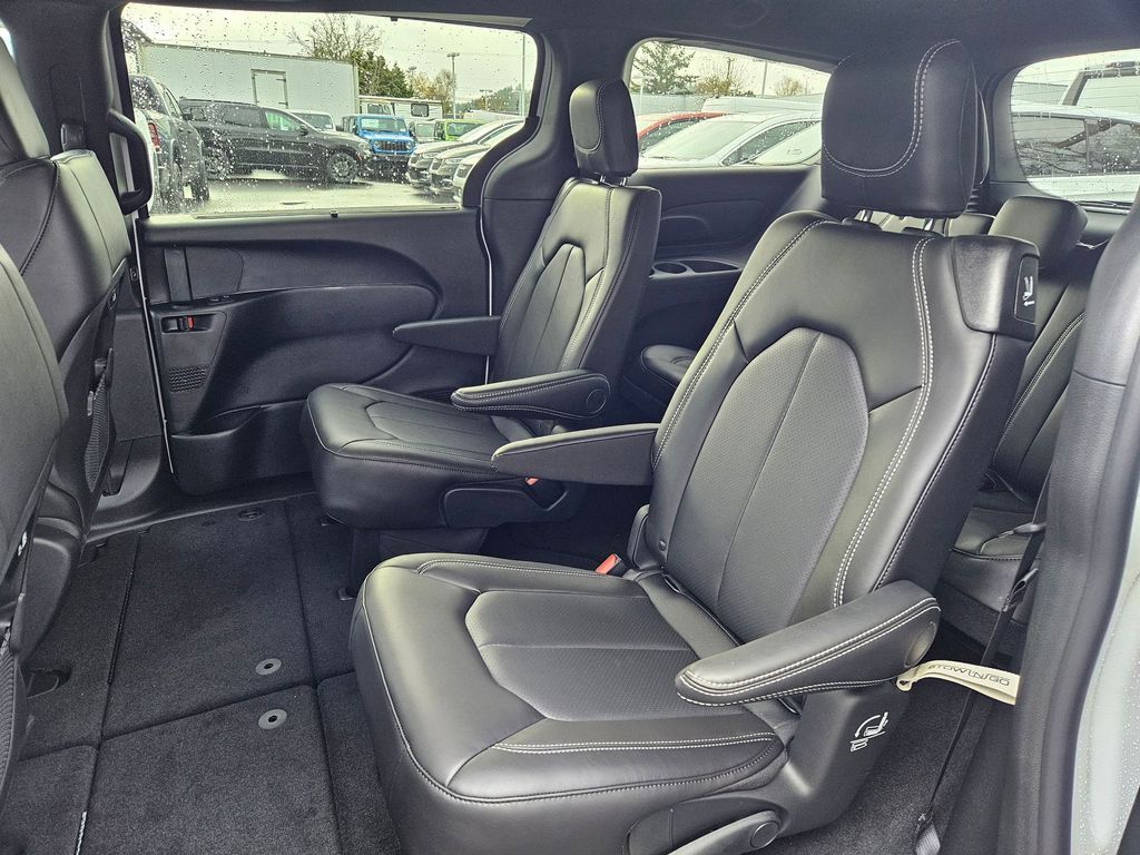 2026 Chrysler Pacifica Select Gresham OR