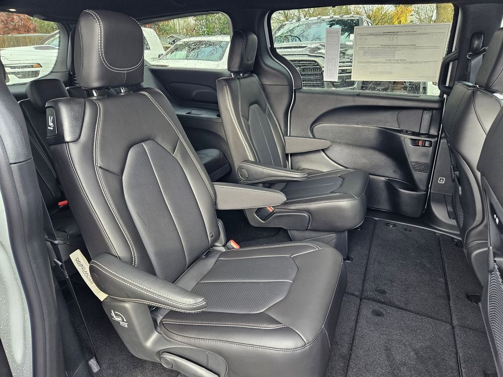 2026 Chrysler Pacifica Select Gresham OR