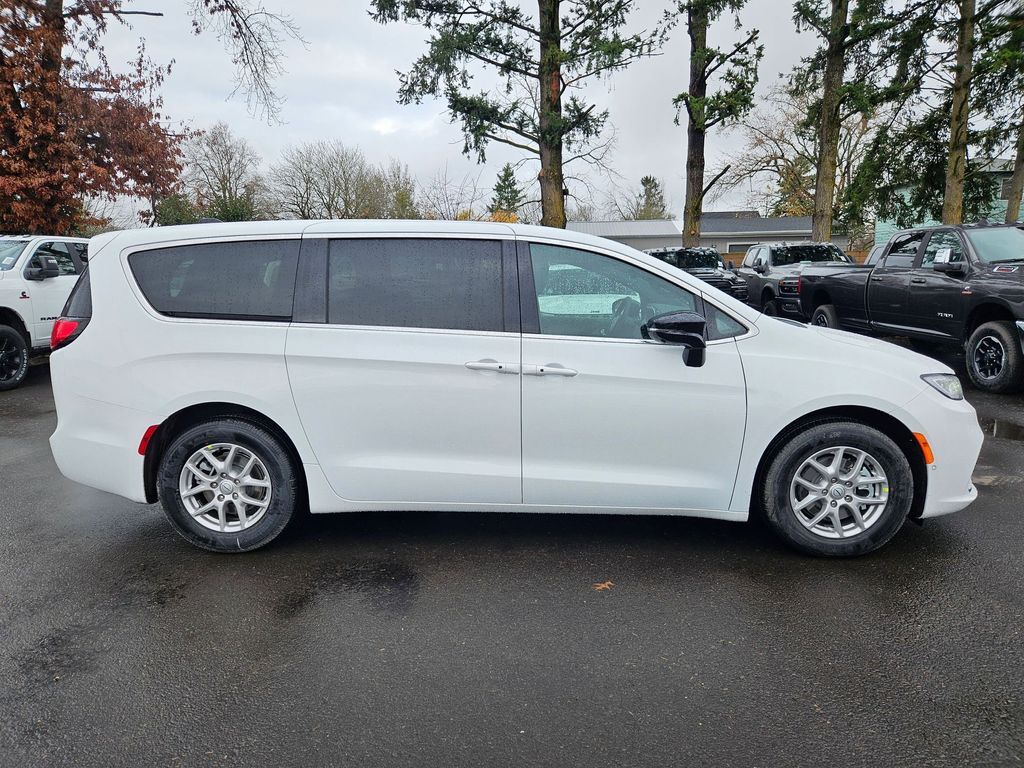 2026 Chrysler Pacifica Select Gresham OR